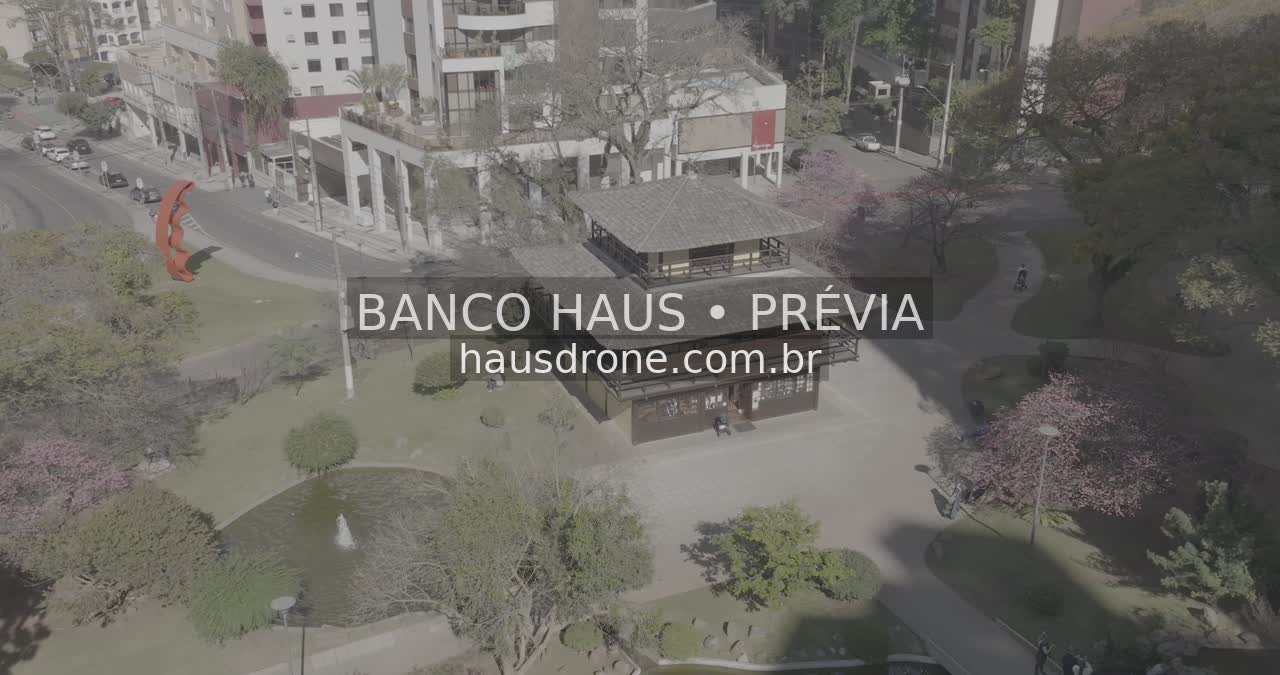 Jardins e arquitetura da praça — Praça do Japão em Curitiba, Paraná.
