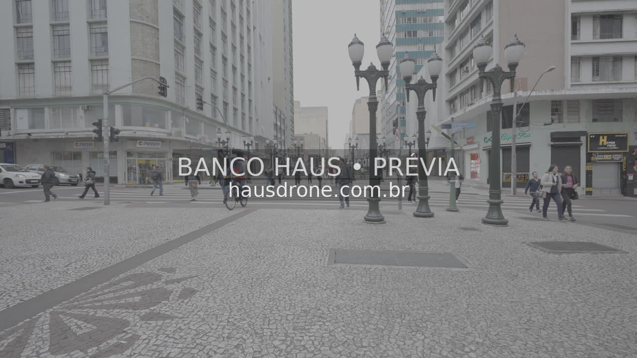 Calçadão e edifícios do Centro — Rua XV de Novembro em Curitiba, Paraná.