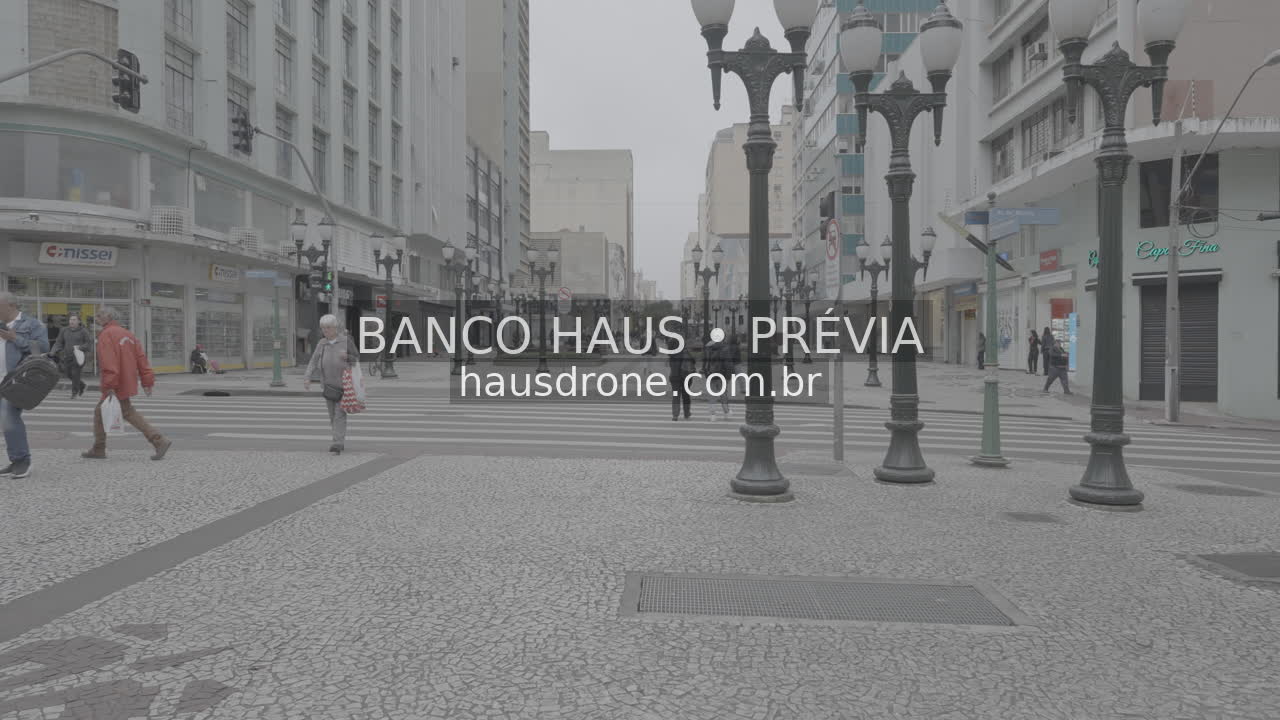 Calçadão e edifícios do Centro — Rua XV de Novembro em Curitiba, Paraná.
