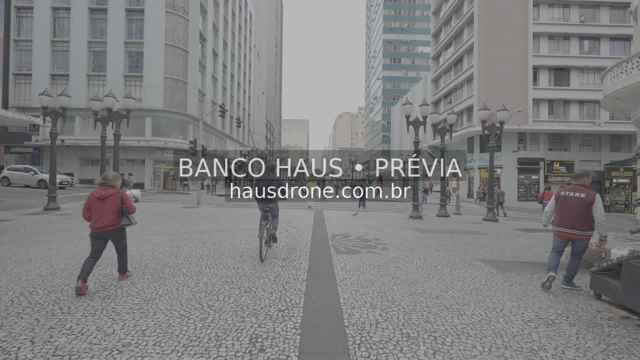 Calçadão e edifícios do Centro — Rua XV de Novembro em Curitiba, Paraná.