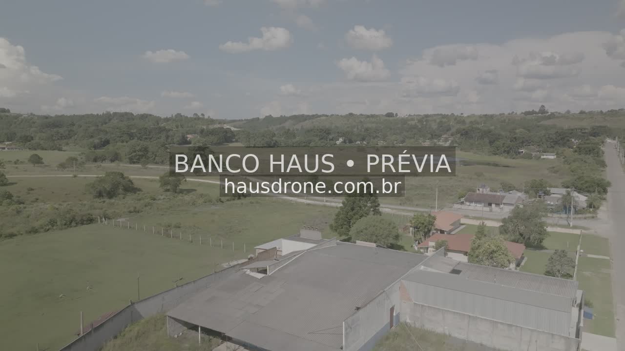 Construções e áreas verdes no ambiente rural — São Luiz do Purunã, Paraná, Paraná.