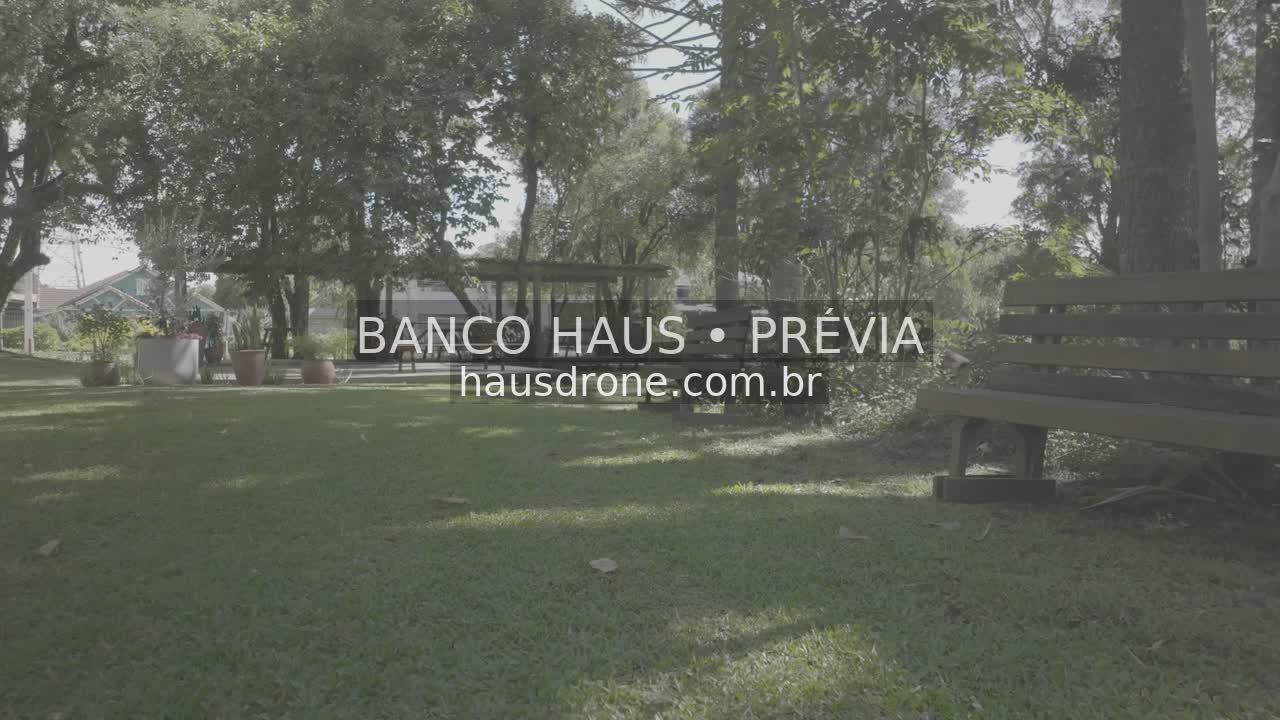 Construções e áreas verdes no ambiente rural — São Luiz do Purunã, Paraná, Paraná.