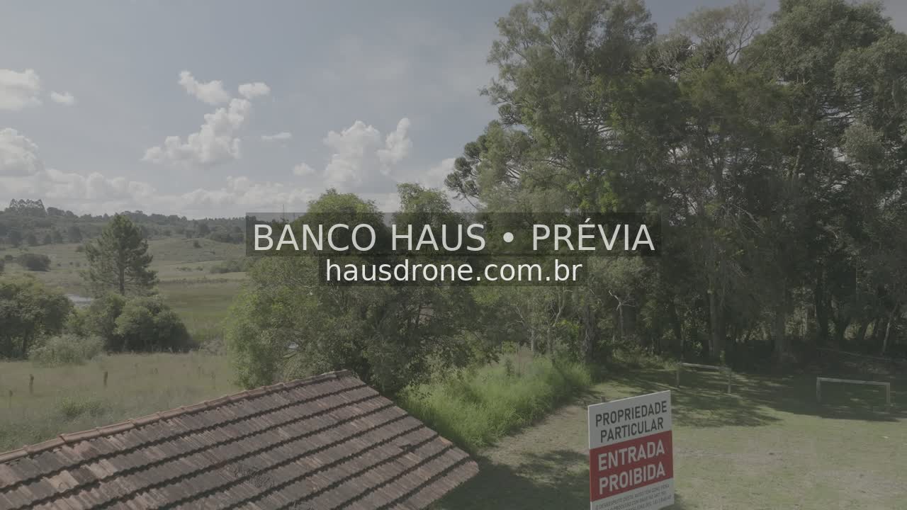 Construções e áreas verdes no ambiente rural — São Luiz do Purunã, Paraná, Paraná.