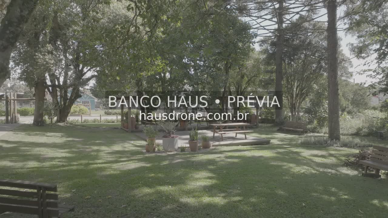 Construções e áreas verdes no ambiente rural — São Luiz do Purunã, Paraná, Paraná.