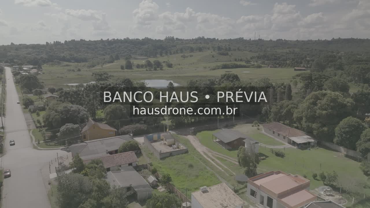 Construções e áreas verdes no ambiente rural — São Luiz do Purunã, Paraná, Paraná.