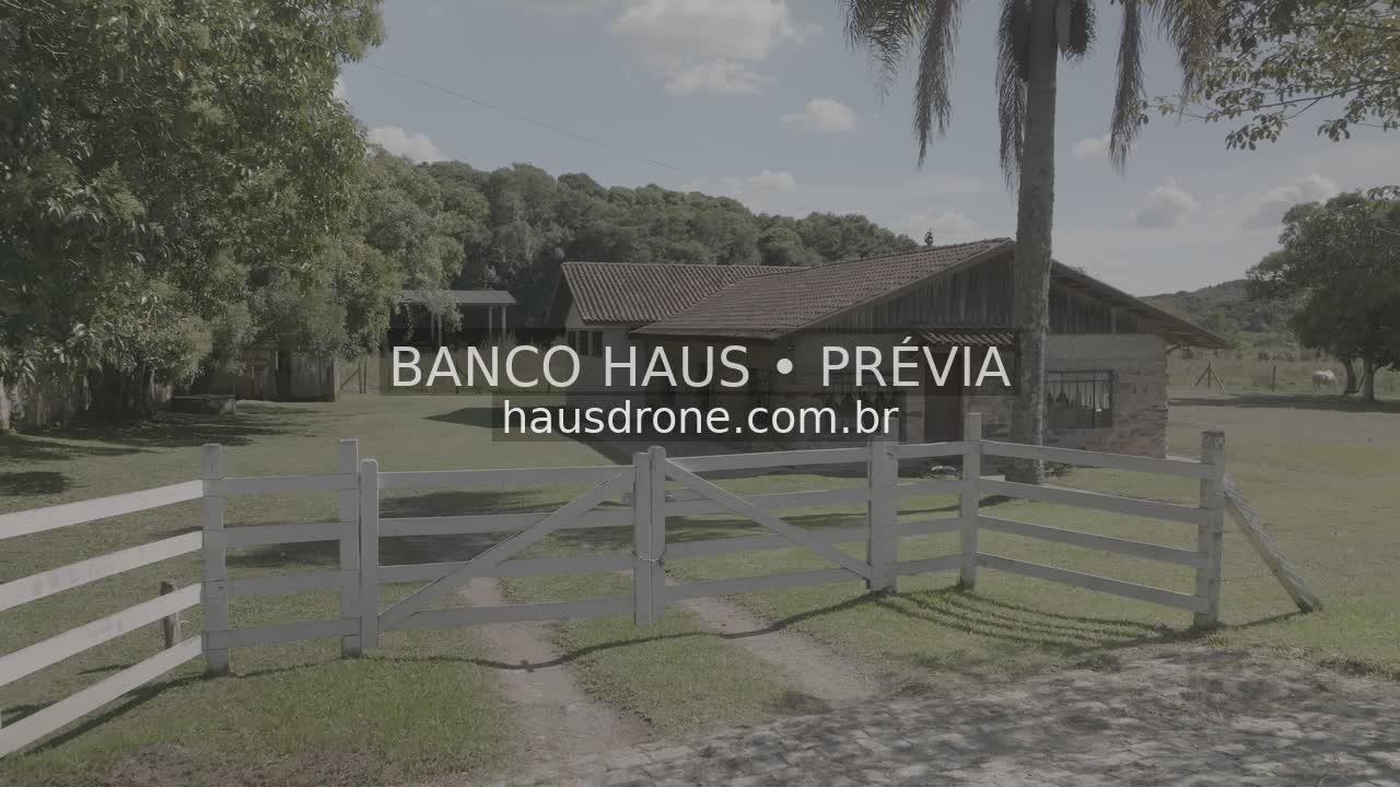 Construções e áreas verdes no ambiente rural — São Luiz do Purunã, Paraná, Paraná.