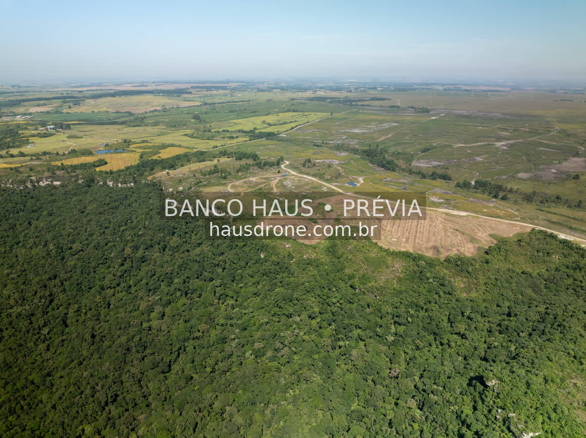 Escarpas, campos e mata em vista aérea — São Luiz do Purunã, Paraná, Paraná.