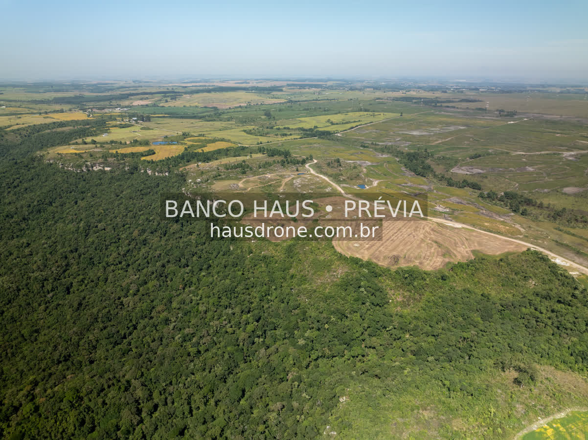 Escarpas, campos e mata em vista aérea — São Luiz do Purunã, Paraná, Paraná.