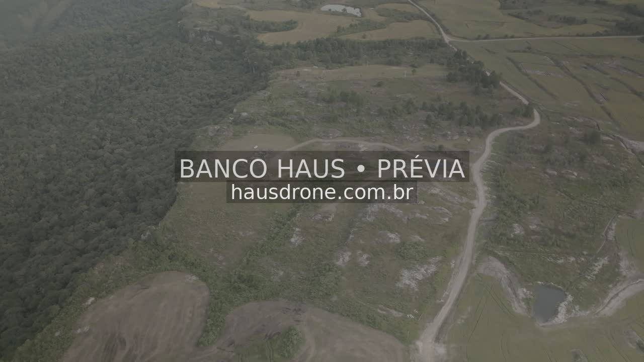 Escarpas, campos e mata em vista aérea — São Luiz do Purunã, Paraná, Paraná.