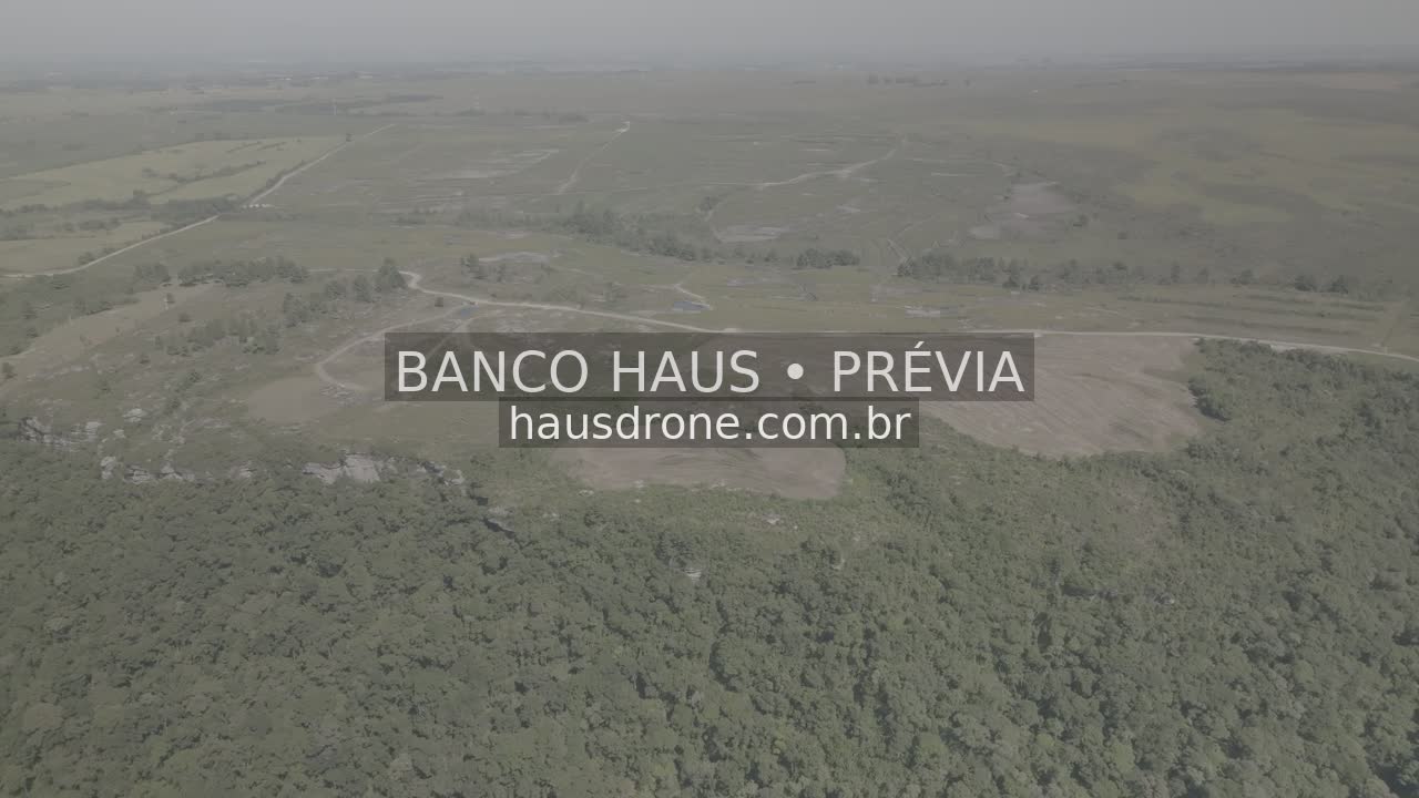 Escarpas, campos e mata em vista aérea — São Luiz do Purunã, Paraná, Paraná.