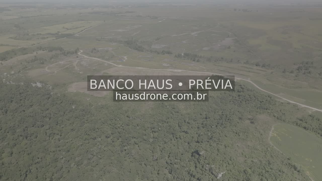 Escarpas, campos e mata em vista aérea — São Luiz do Purunã, Paraná, Paraná.