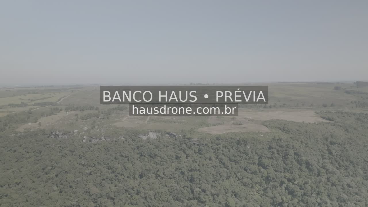 Escarpas, campos e mata em vista aérea — São Luiz do Purunã, Paraná, Paraná.