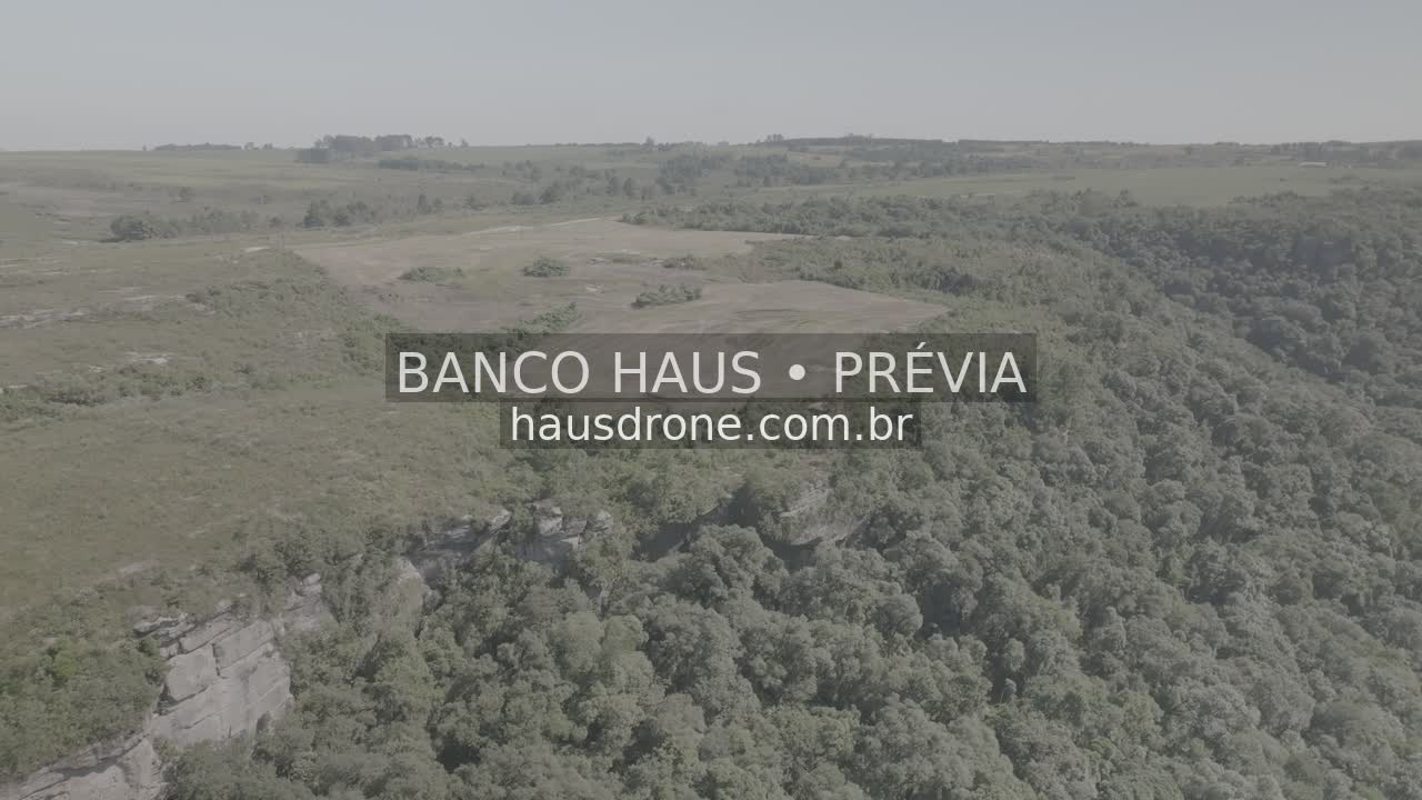 Escarpas, campos e mata em vista aérea — São Luiz do Purunã, Paraná, Paraná.