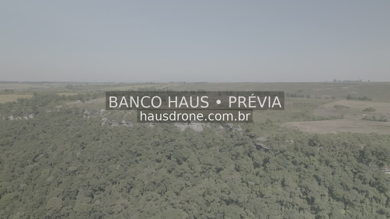 Escarpas, campos e mata em vista aérea — São Luiz do Purunã, Paraná, Paraná.