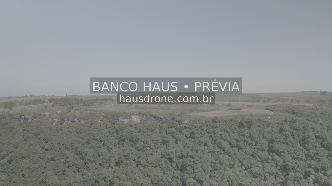 Escarpas, campos e mata em vista aérea — São Luiz do Purunã, Paraná, Paraná.