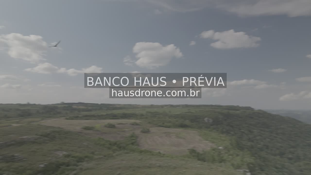 Escarpas, campos e mata em vista aérea — São Luiz do Purunã, Paraná, Paraná.