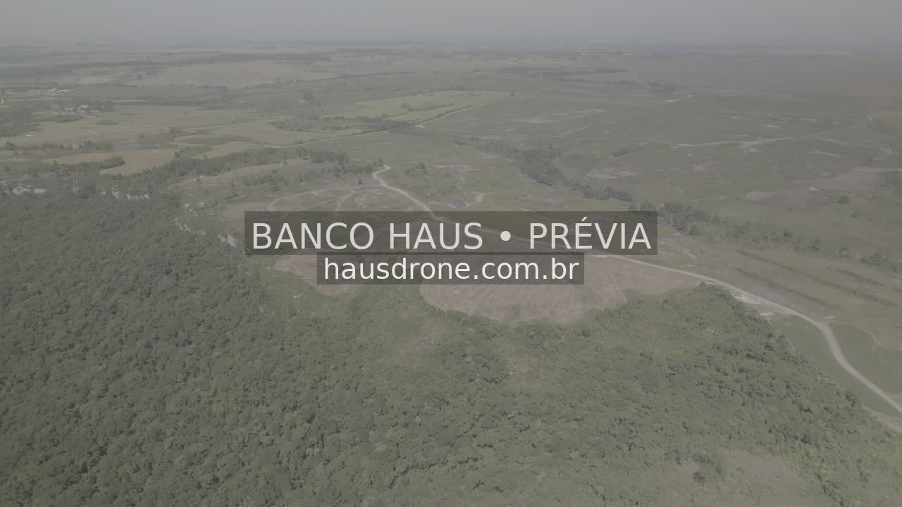 Escarpas, campos e mata em vista aérea — São Luiz do Purunã, Paraná, Paraná.