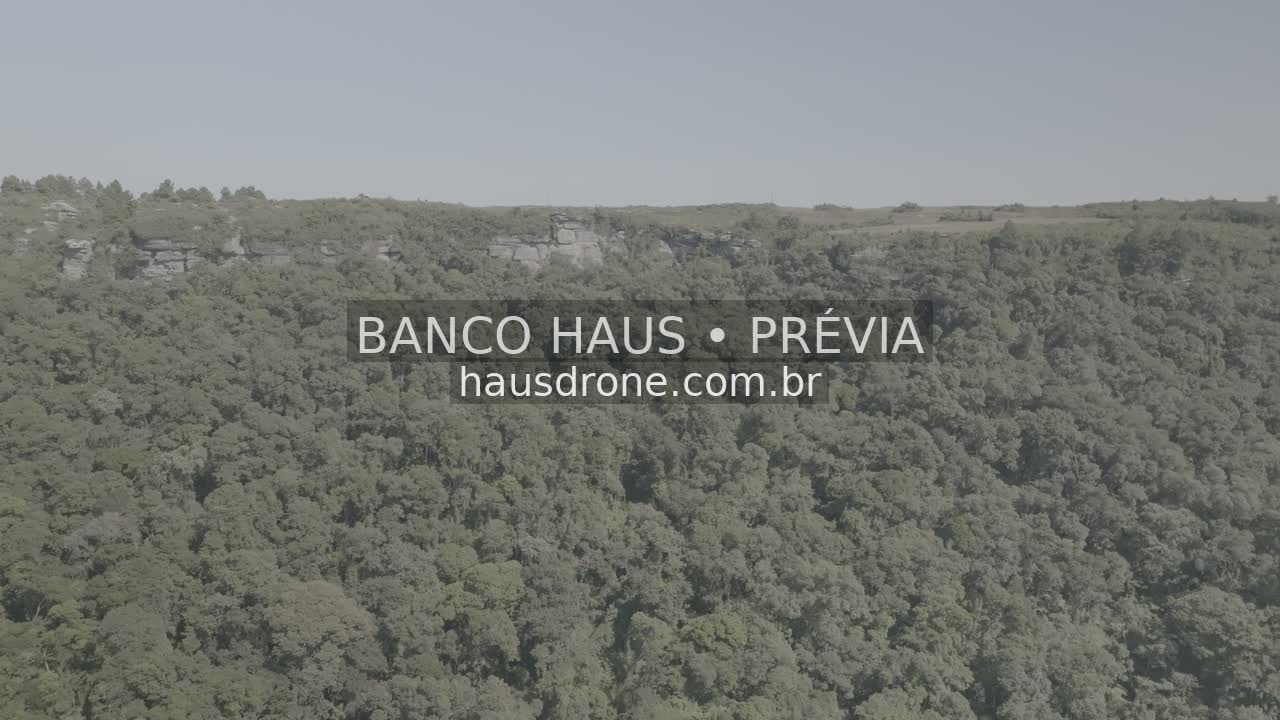 Escarpas, campos e mata em vista aérea — São Luiz do Purunã, Paraná, Paraná.