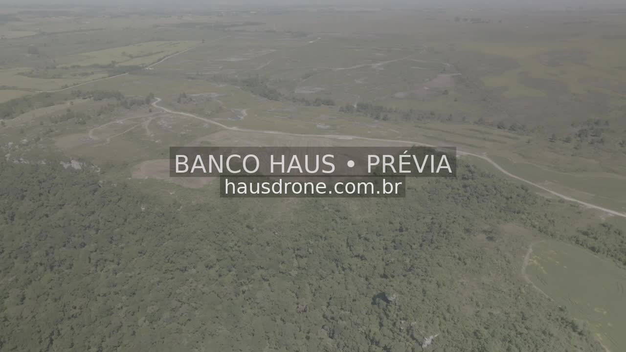 Escarpas, campos e mata em vista aérea — São Luiz do Purunã, Paraná, Paraná.