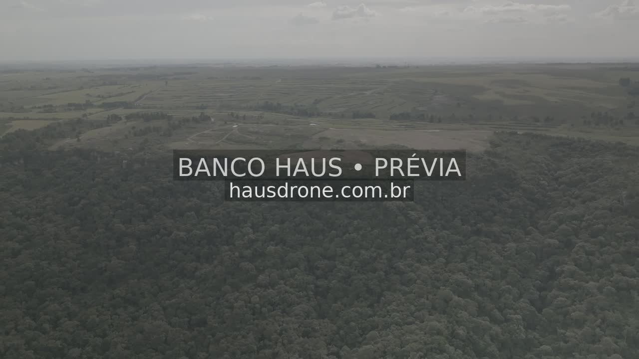 Escarpas, campos e mata em vista aérea — São Luiz do Purunã, Paraná, Paraná.