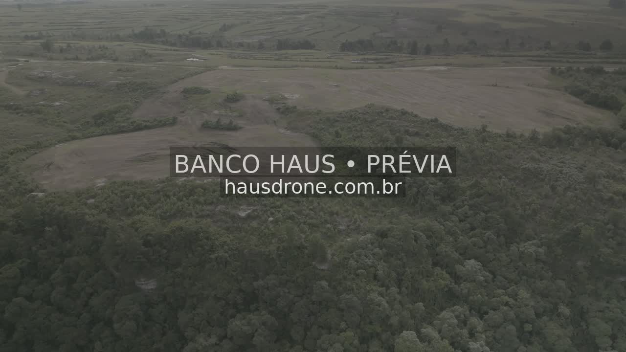 Escarpas, campos e mata em vista aérea — São Luiz do Purunã, Paraná, Paraná.