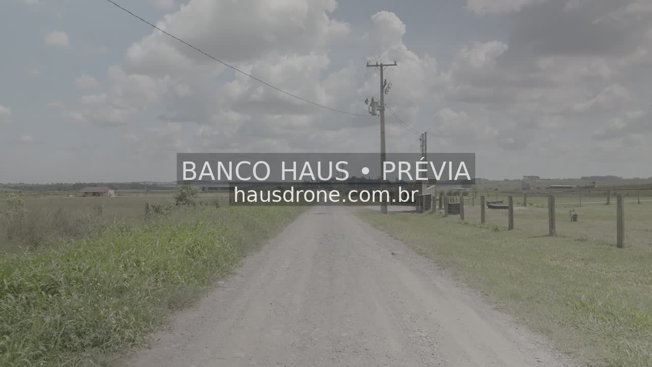 Estrada rural e cercas entre campos — São Luiz do Purunã, Paraná, Paraná.