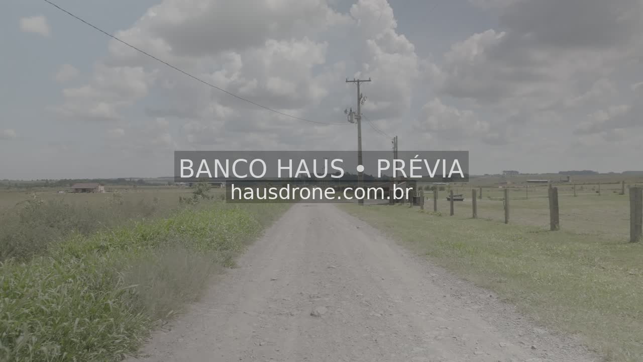 Estrada rural e cercas entre campos — São Luiz do Purunã, Paraná, Paraná.