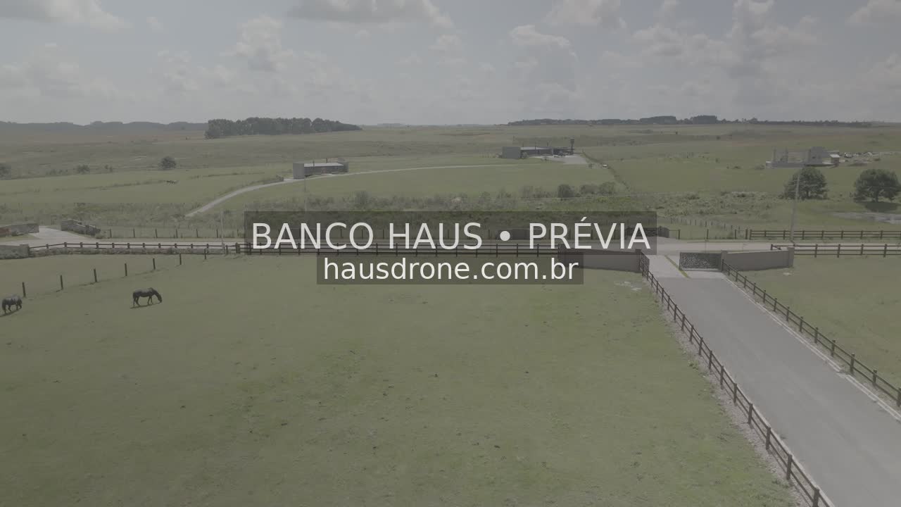Estrada rural e cercas entre campos — São Luiz do Purunã, Paraná, Paraná.