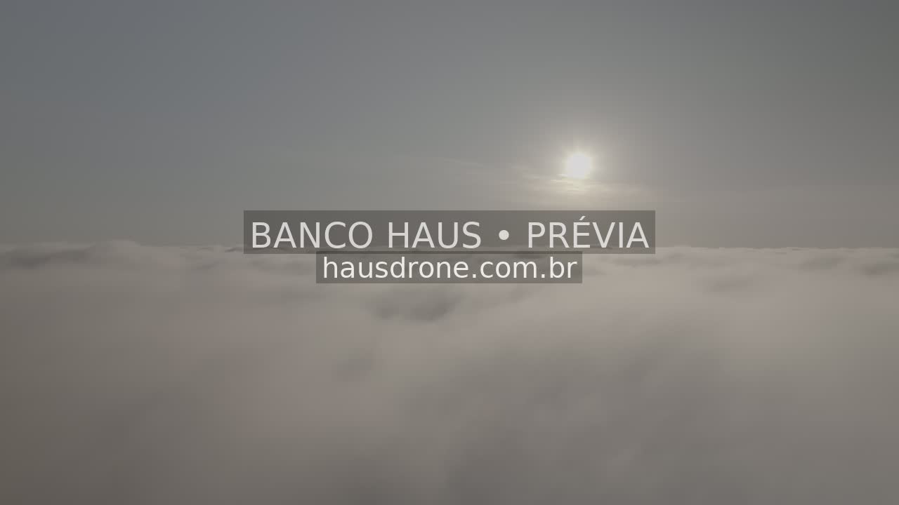 Paisagem rural com neblina e luz solar — São Luiz do Purunã, Paraná, Paraná.