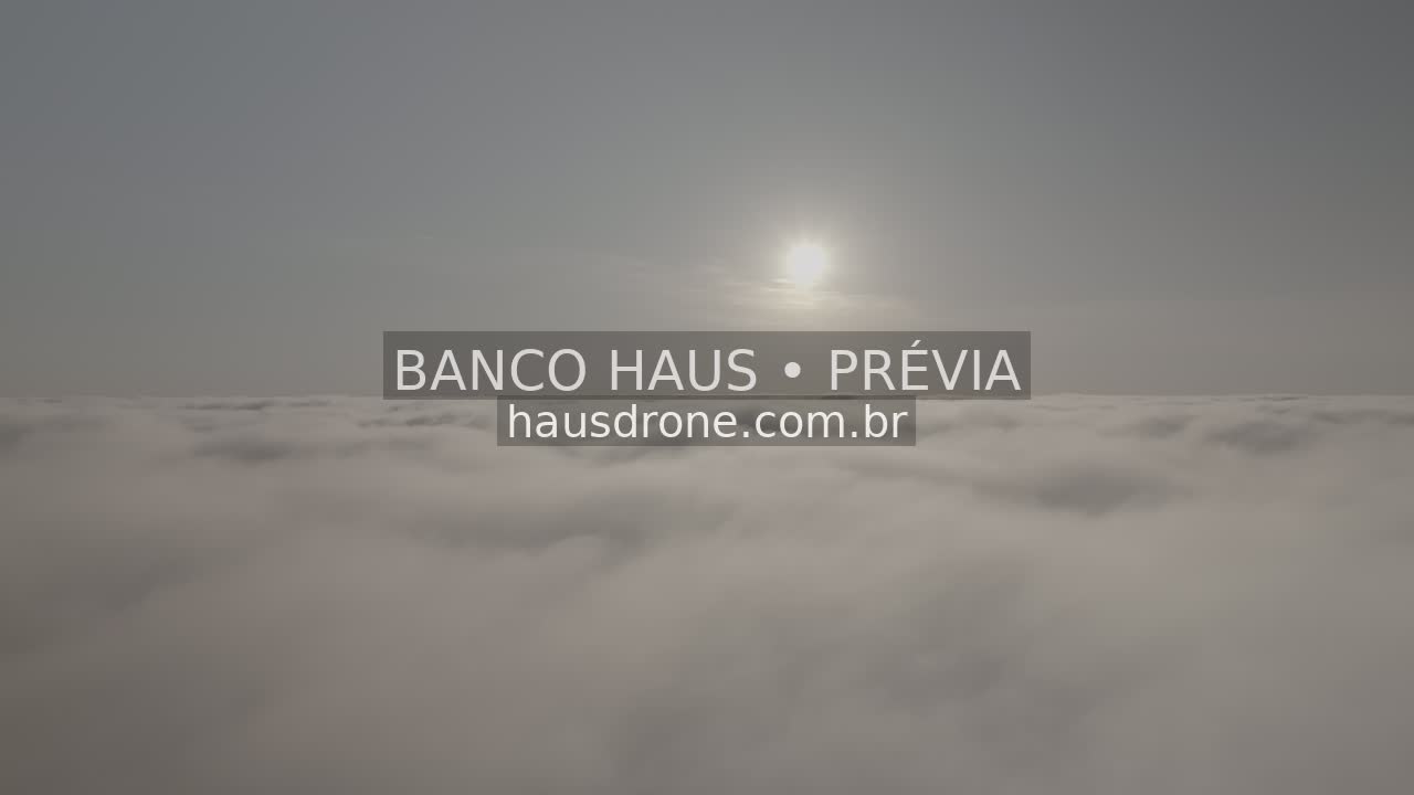 Paisagem rural com neblina e luz solar — São Luiz do Purunã, Paraná, Paraná.