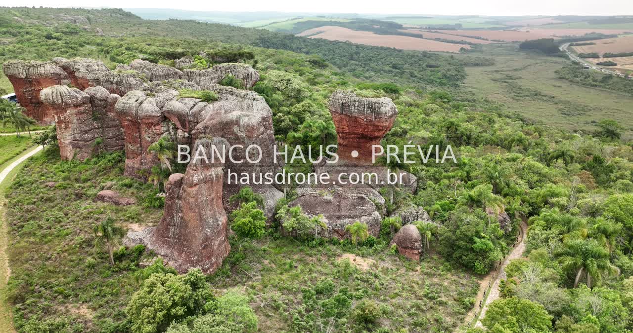 Formação de arenito em destaque — Vila Velha em Ponta Grossa, Paraná.