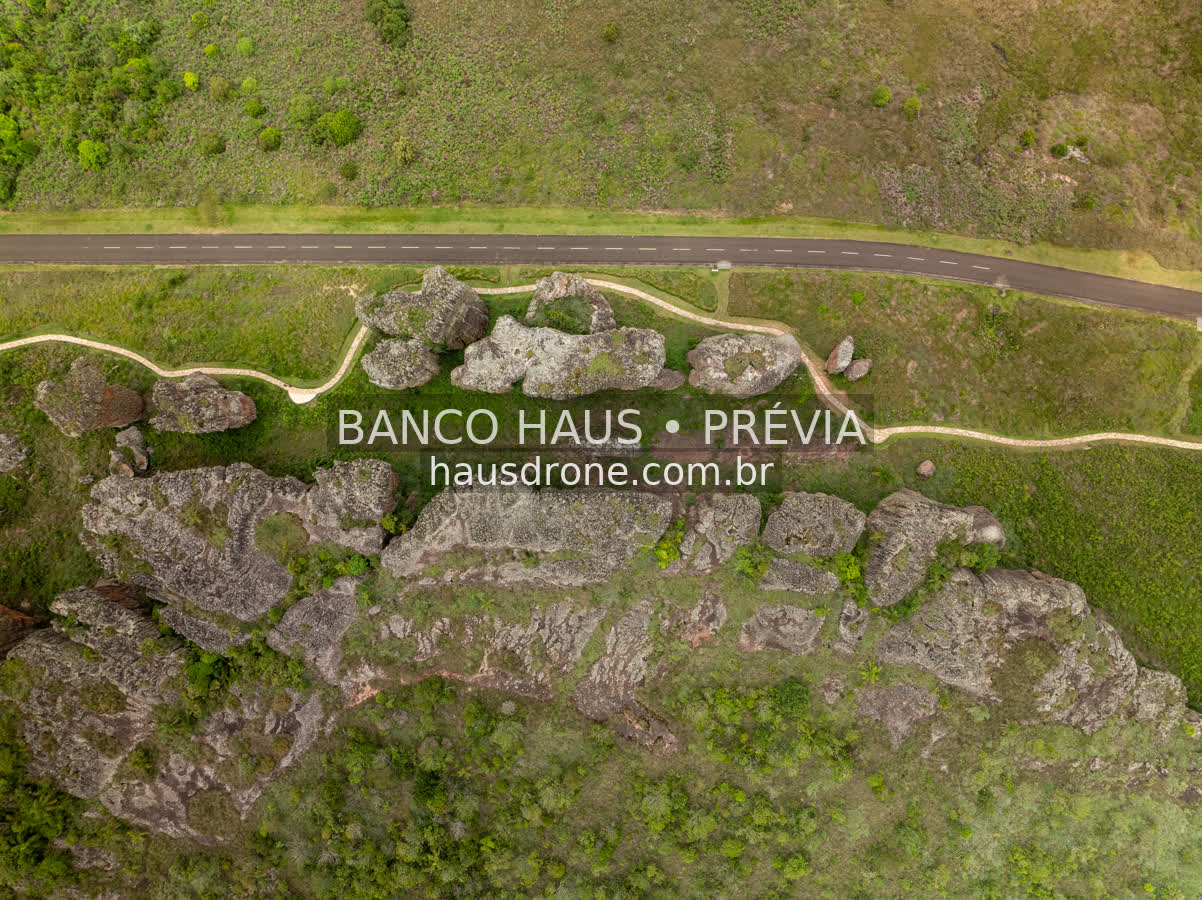 Formações rochosas e vegetação — Vila Velha em Ponta Grossa, Paraná.