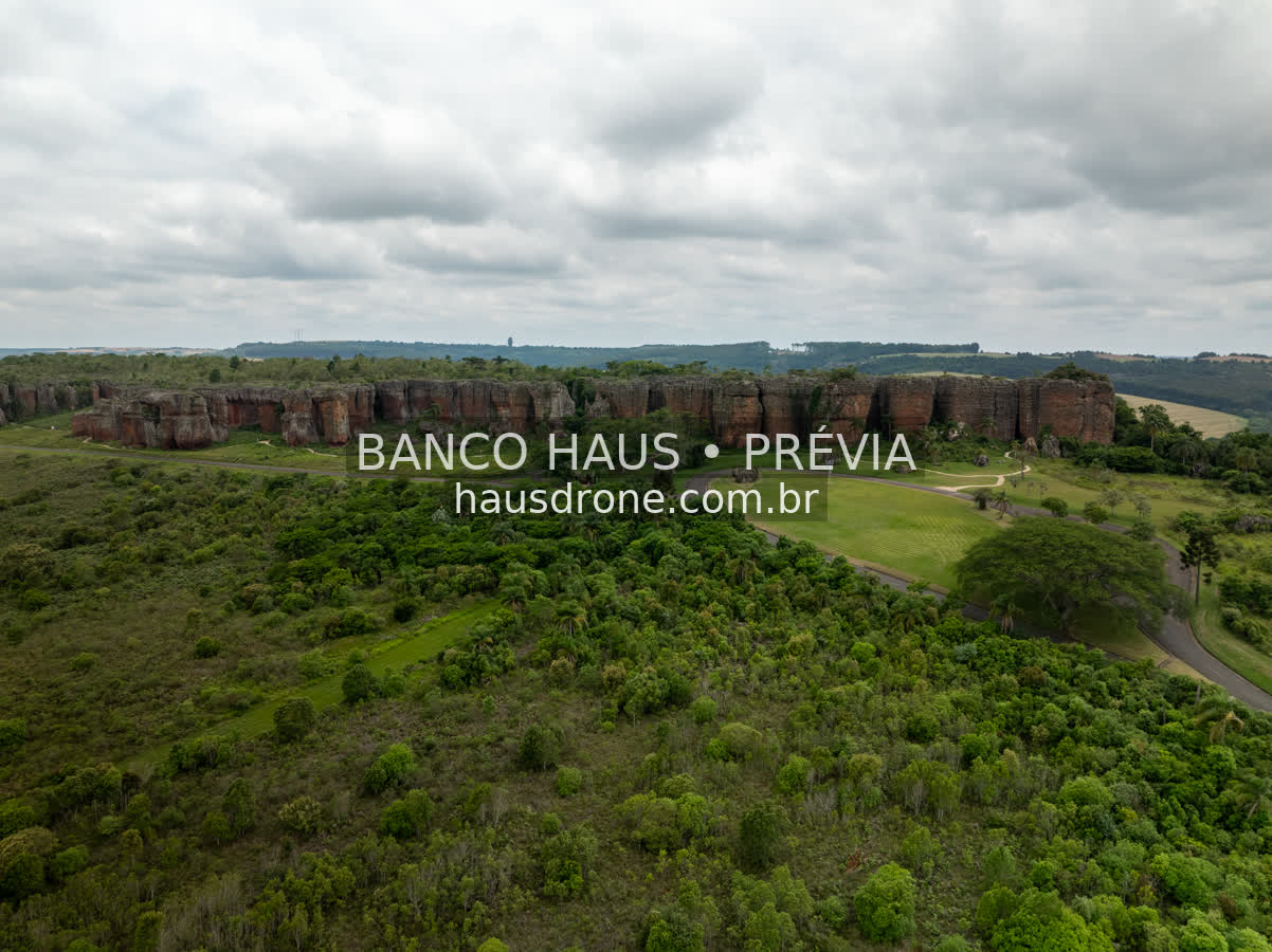 Formações rochosas e vegetação — Vila Velha em Ponta Grossa, Paraná.