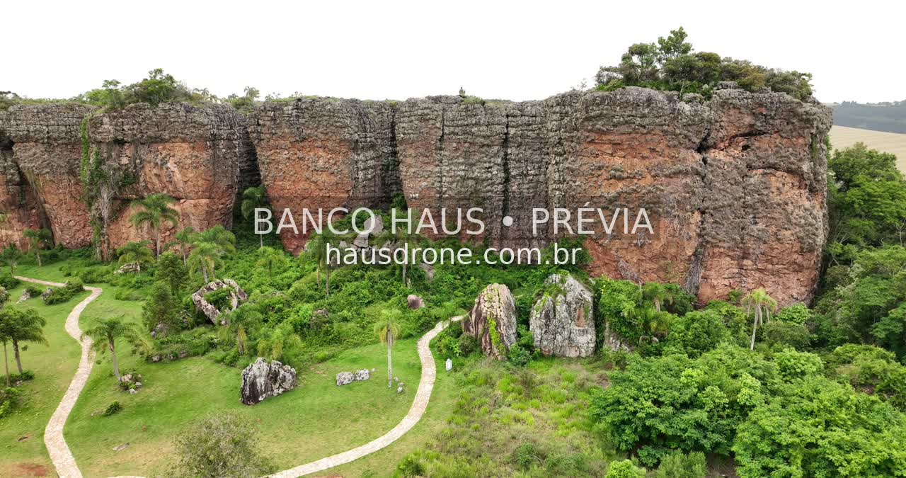 Formações rochosas e vegetação — Vila Velha em Ponta Grossa, Paraná.