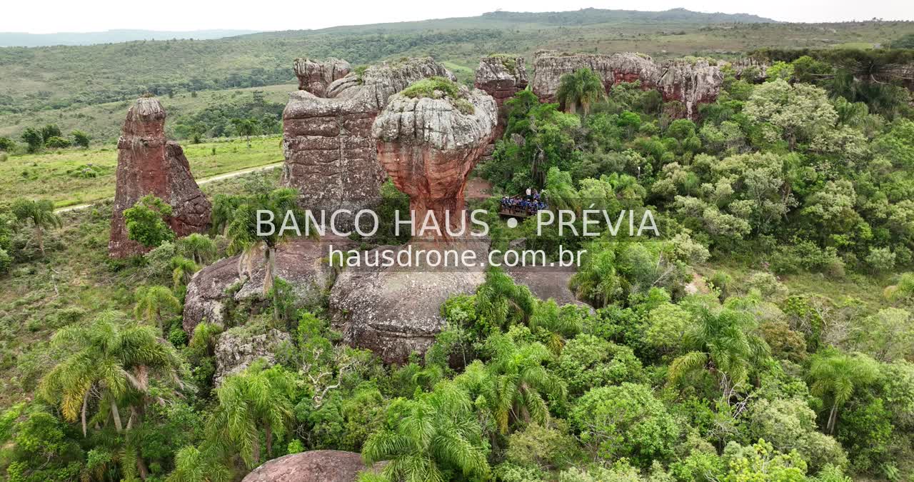 Formações rochosas e vegetação — Vila Velha em Ponta Grossa, Paraná.