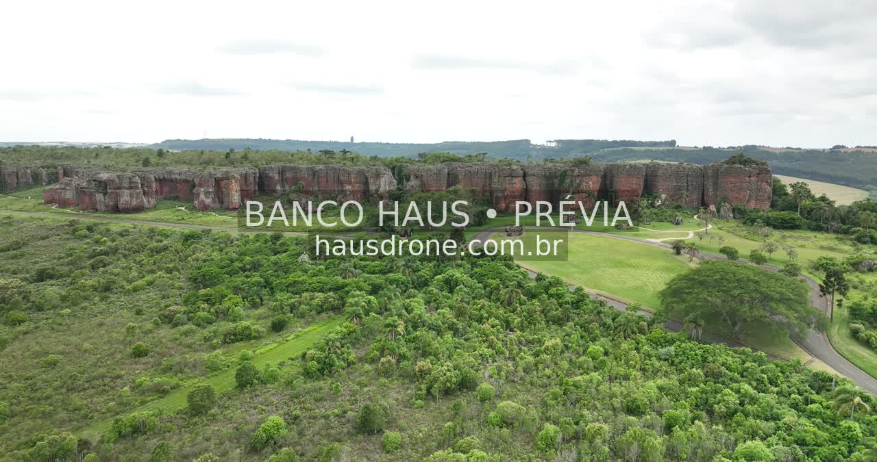 Formações rochosas e vegetação — Vila Velha em Ponta Grossa, Paraná.