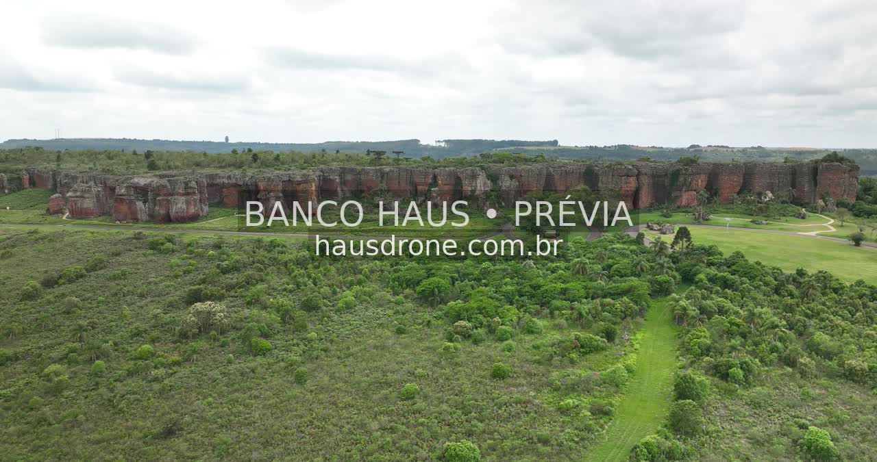 Formações rochosas e vegetação — Vila Velha em Ponta Grossa, Paraná.
