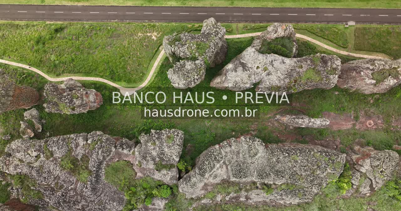 Formações rochosas e vegetação — Vila Velha em Ponta Grossa, Paraná.