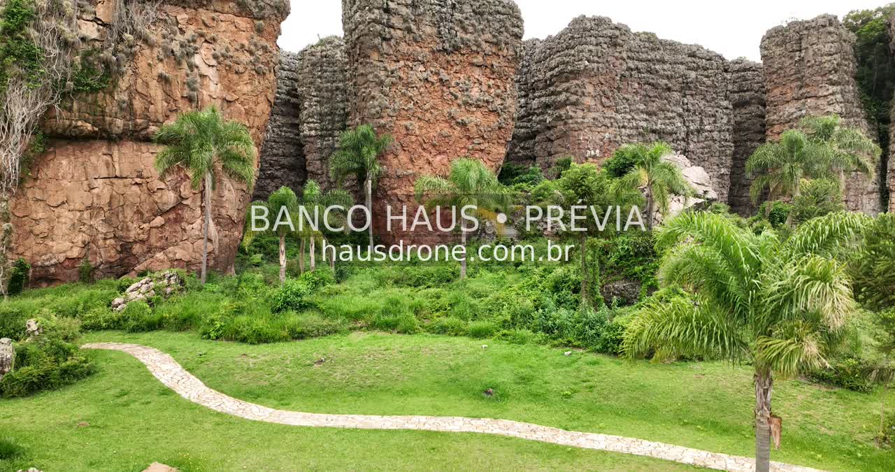 Formações rochosas e vegetação — Vila Velha em Ponta Grossa, Paraná.