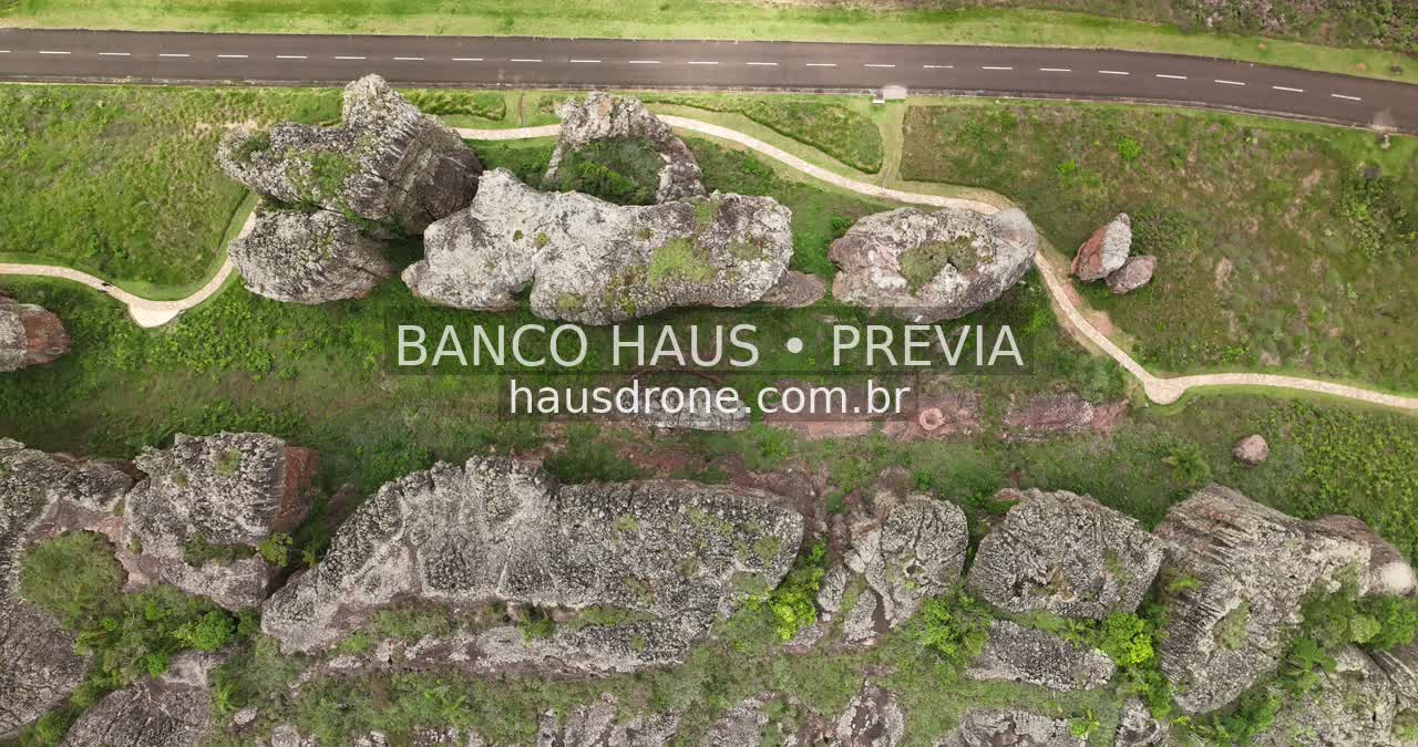 Formações rochosas e vegetação — Vila Velha em Ponta Grossa, Paraná.