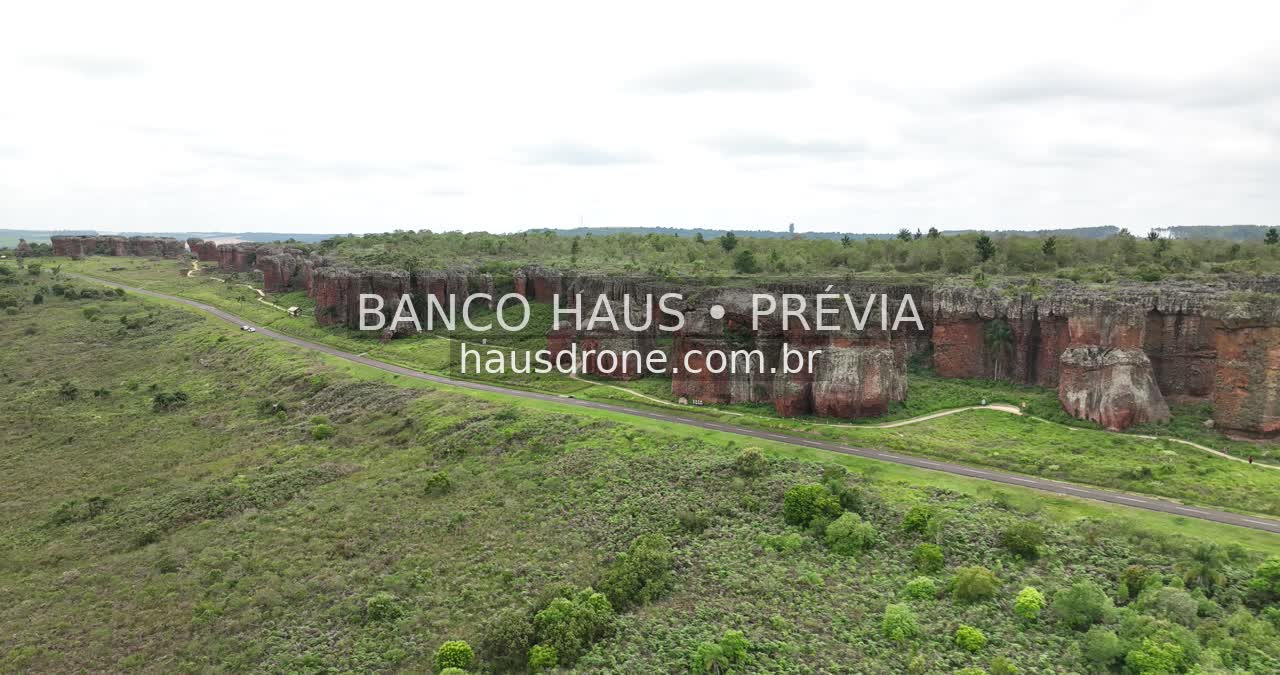 Formações rochosas e vegetação — Vila Velha em Ponta Grossa, Paraná.