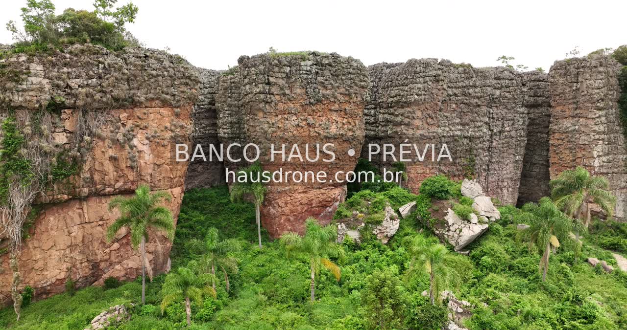 Formações rochosas e vegetação — Vila Velha em Ponta Grossa, Paraná.