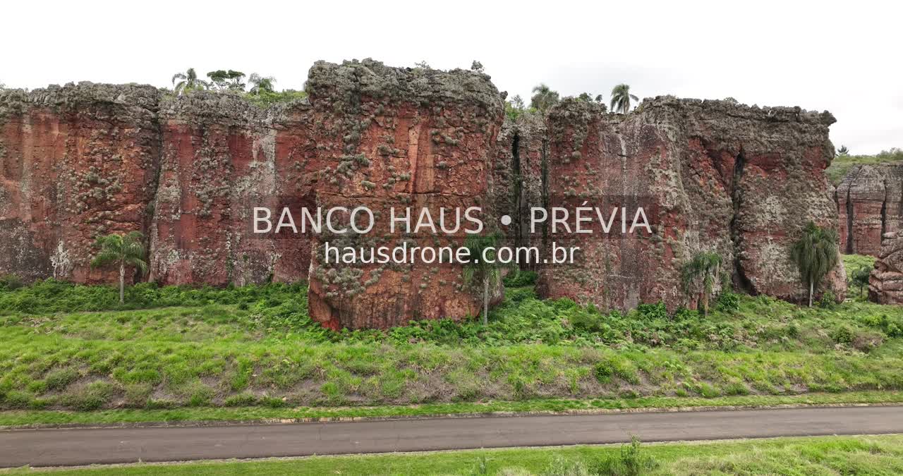 Formações rochosas e vegetação — Vila Velha em Ponta Grossa, Paraná.