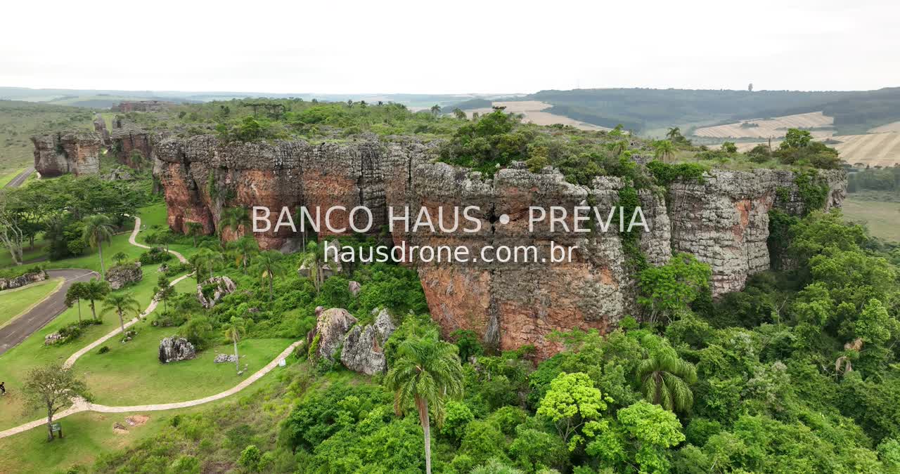 Formações rochosas e vegetação — Vila Velha em Ponta Grossa, Paraná.