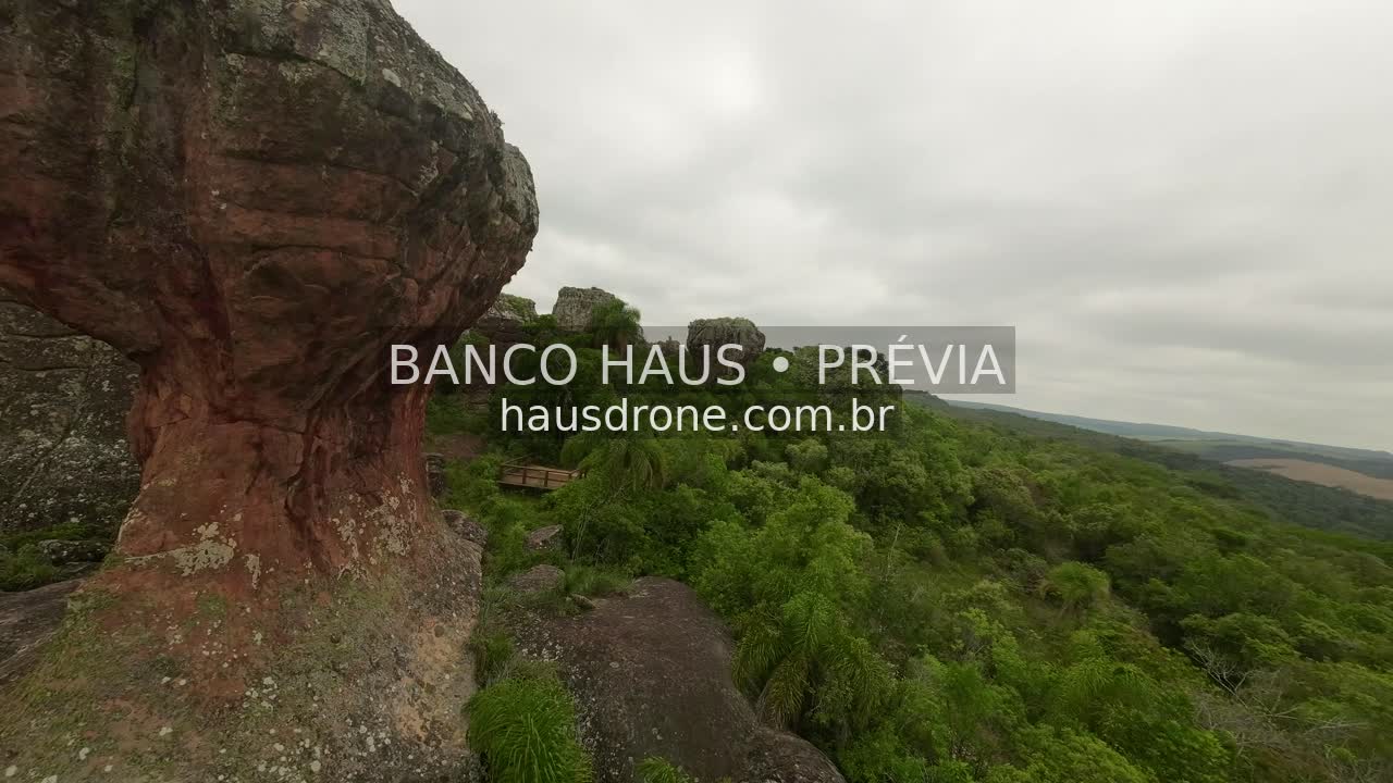 Formações rochosas e vegetação — Vila Velha em Ponta Grossa, Paraná.