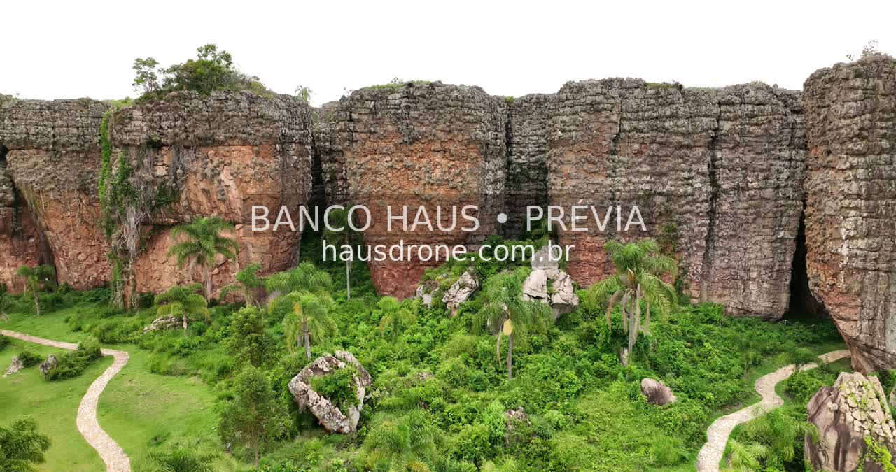 Formações rochosas e vegetação — Vila Velha em Ponta Grossa, Paraná.