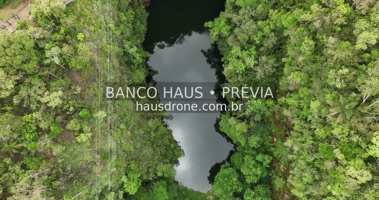 Furna e vegetação em vista aérea — Vila Velha em Ponta Grossa, Paraná.